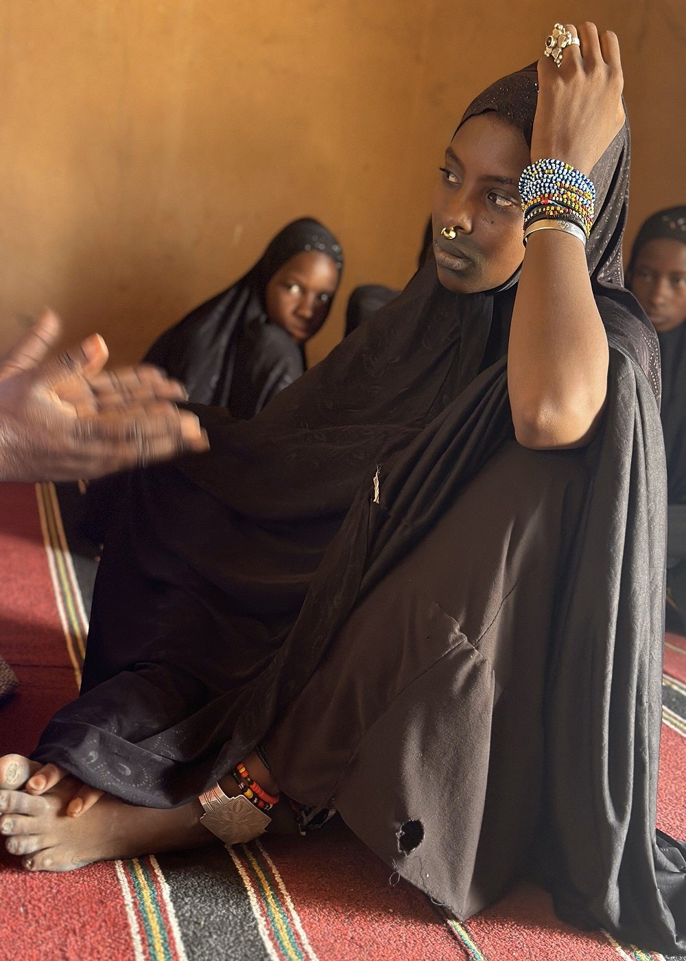 Aminata avec la sage femme