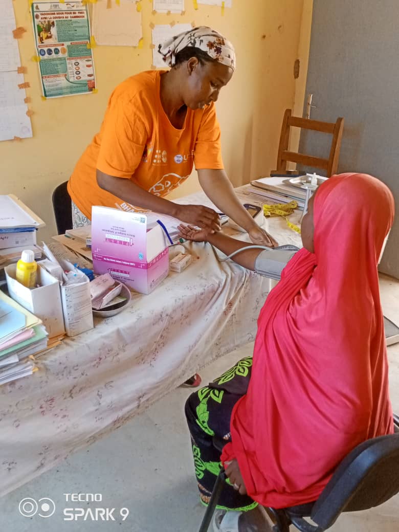 UNFPA-supported midwife Aminatou Amadama tends to a pregnant woman at the Mada District Hospital in Far North Cameroon. Credit: UNFPA Cameroon / Samuel Sawalda