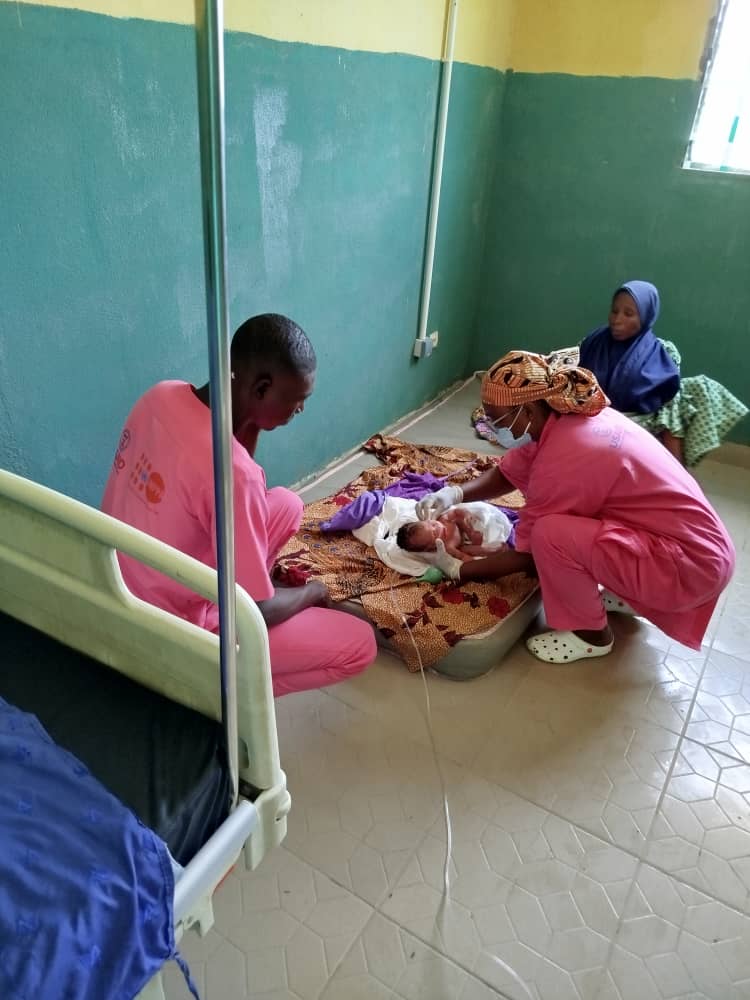 UNFPA-supported humanitarian midwives are a lifeline for vulnerable women and girls in crisis-affected, hard-to-reach and under-served areas of Cameroon’s Far North region. Credit: UNFPA Cameroon / Samuel Sawalda