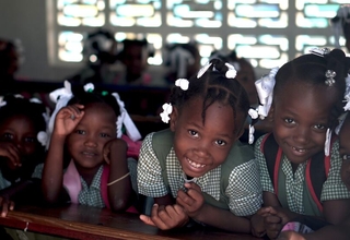 "Maintenir les filles à l'école dans le contexte de la fragilité climatique : défis et impact sur le développement durable" 
