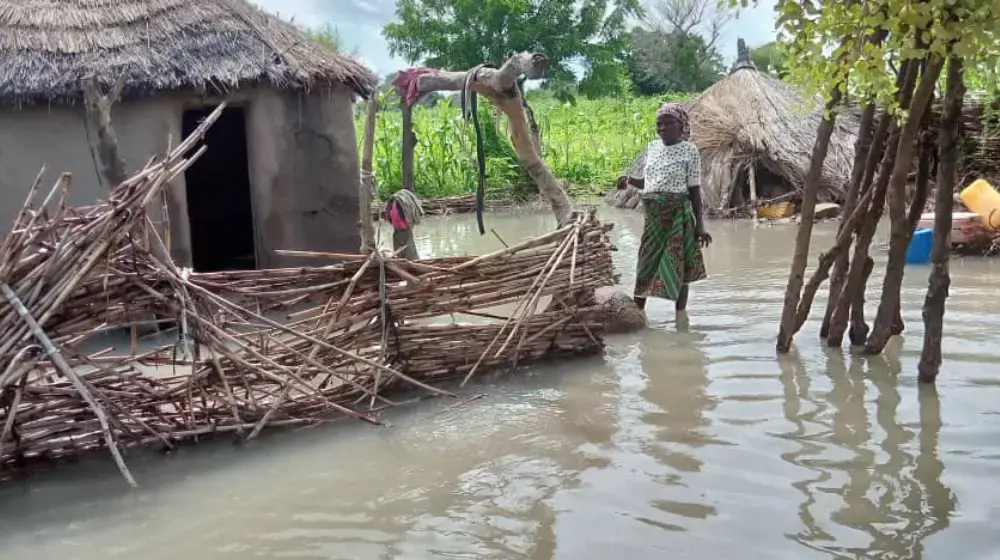 “A race against time”: Djamila’s journey to hospital by canoe in flood-ravaged Cameroon