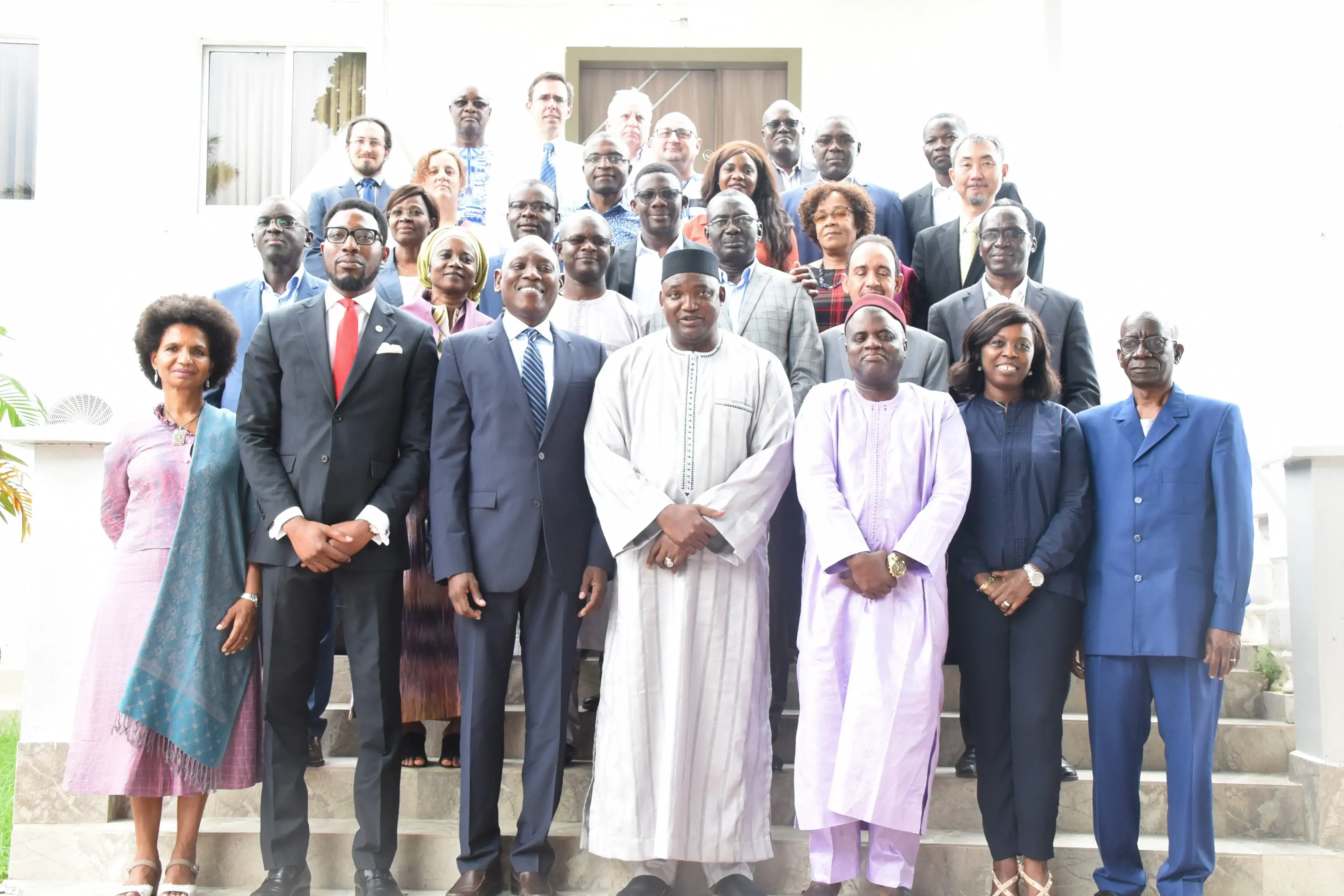 Photo du Chef d'Etat Gambien avec le Directeur régional et les représentants des pays de UNFPA