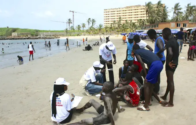 Sensibilisation des jeunes sur la santé sexuelle et reproductive sur les plages du Sénégal